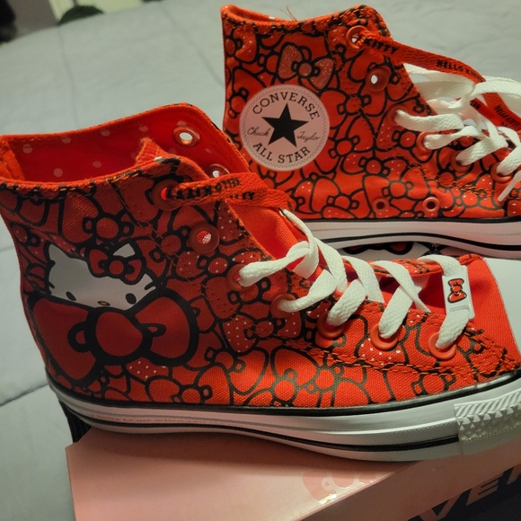 Converse Hello Kitty High Tops Sz7 RARE NEW Red - Picture 4 of 7